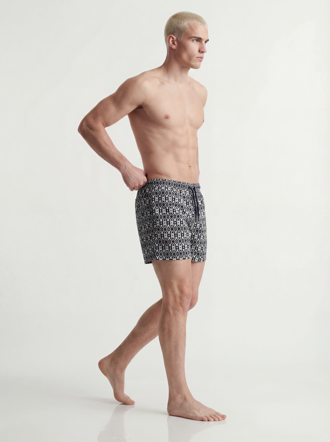model_shot-creative